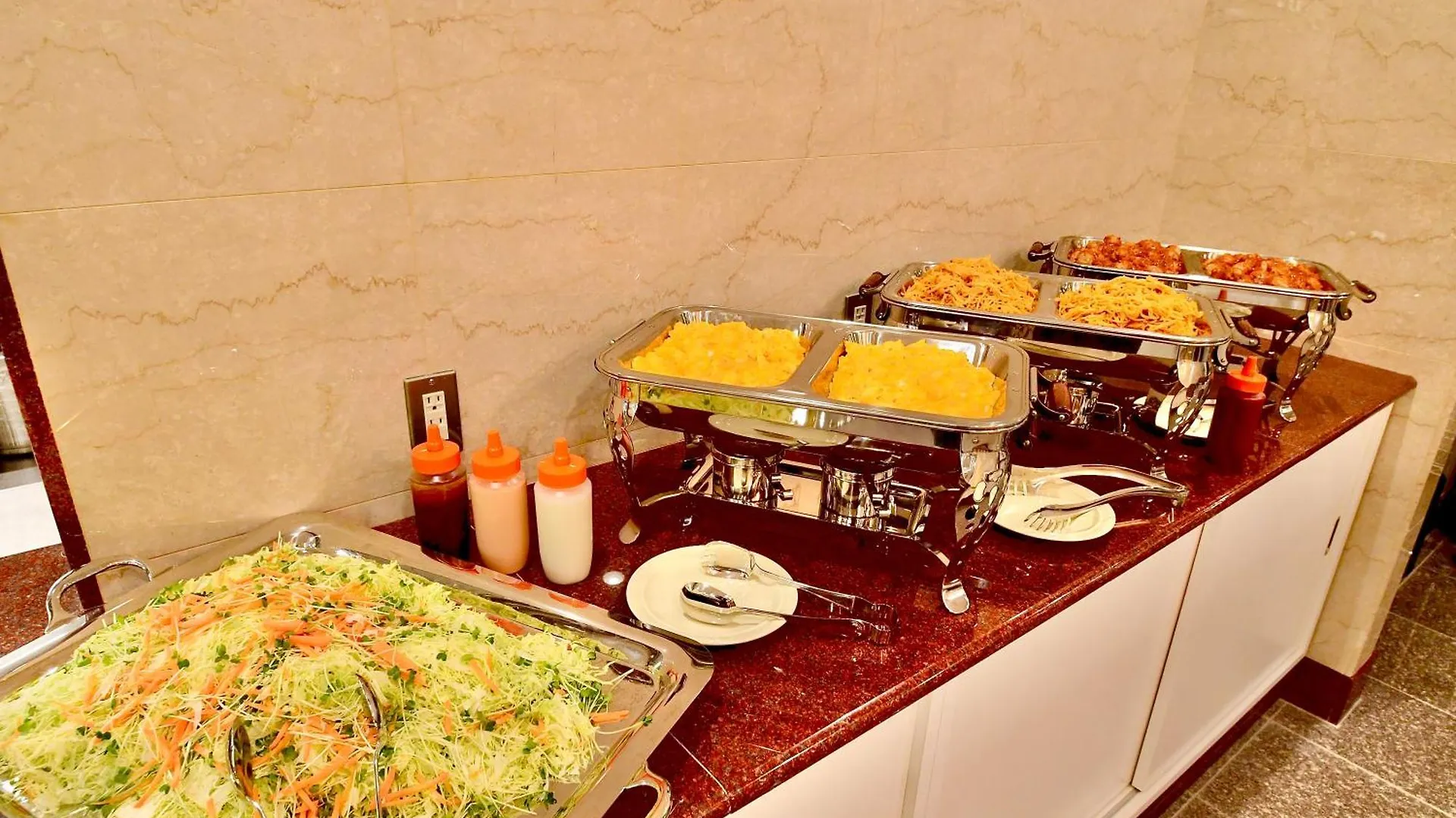 Kyoto Universal Hotel Karasuma 3*,